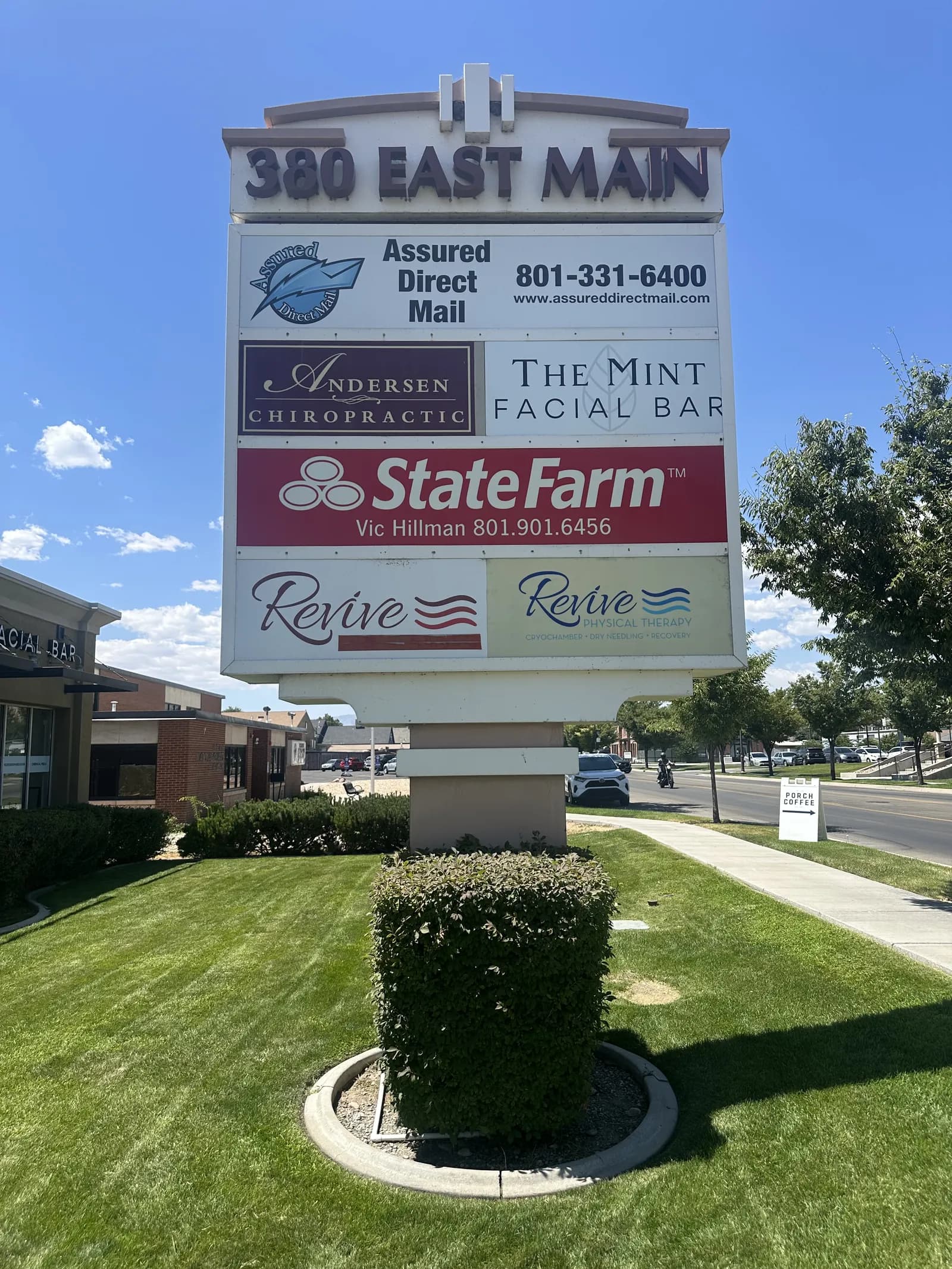 380 East Main — Multi-Tenant Pylon Sign — Pylon Cabinet with Printed Tenant Panels